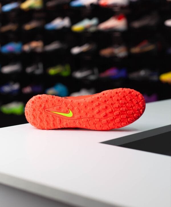 NIKE PHANTOM GT2 CLUB TF - Image 4