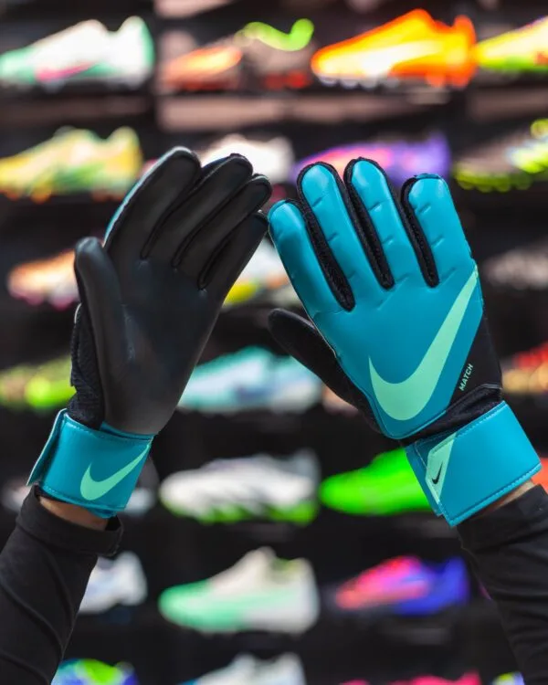 GANTS NIKE MATCH