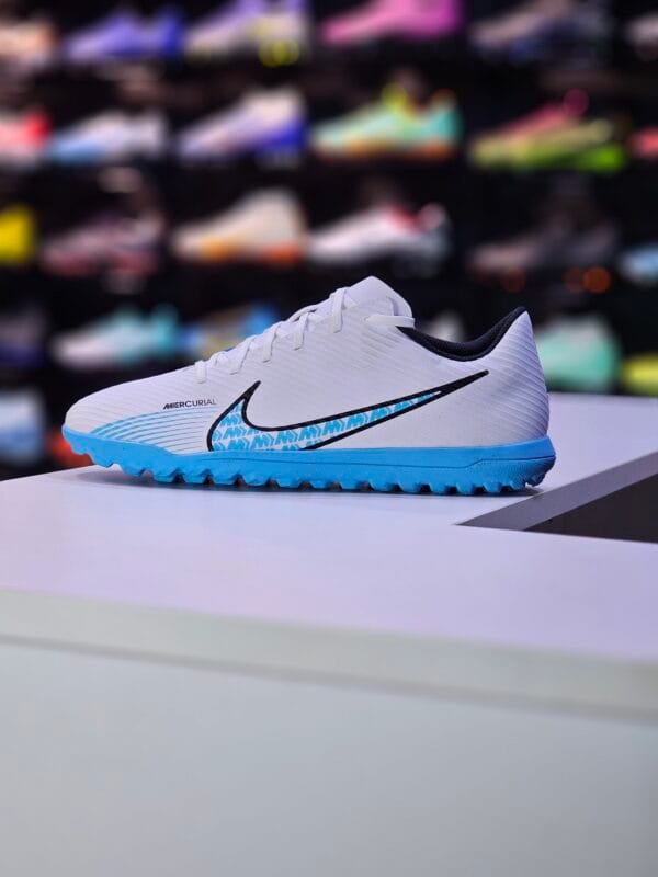 NIKE MERCURIAL VAPOR 15 CLUB TF - Image 2