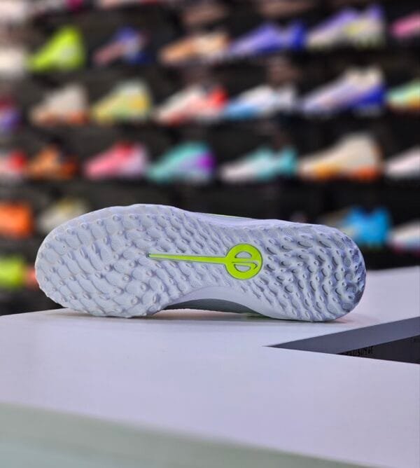 NIKE TIEMPO LEGEND 10 ACADEMY TF - Image 4