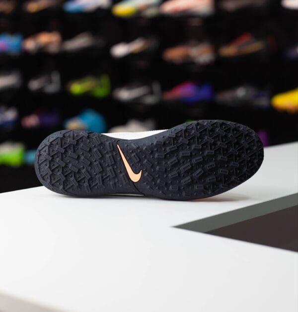 NIKE TIEMPO LEGEND 9 CLUB TF - Image 4