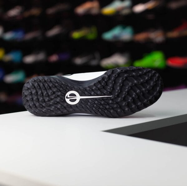 NIKE TIEMPO LEGEND 10 CLUB TF - Image 4