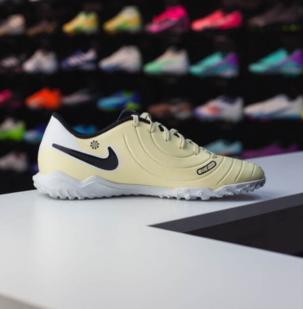 NIKE TIEMPO LEGEND 10 CLUB TF - Image 3