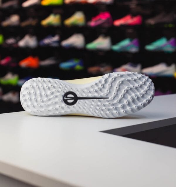 NIKE TIEMPO LEGEND 10 CLUB TF - Image 4
