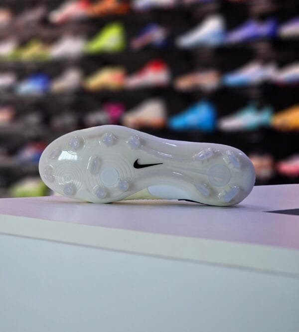 JR NIKE TIEMPO LEGEND 10 ELITE FG - Image 4