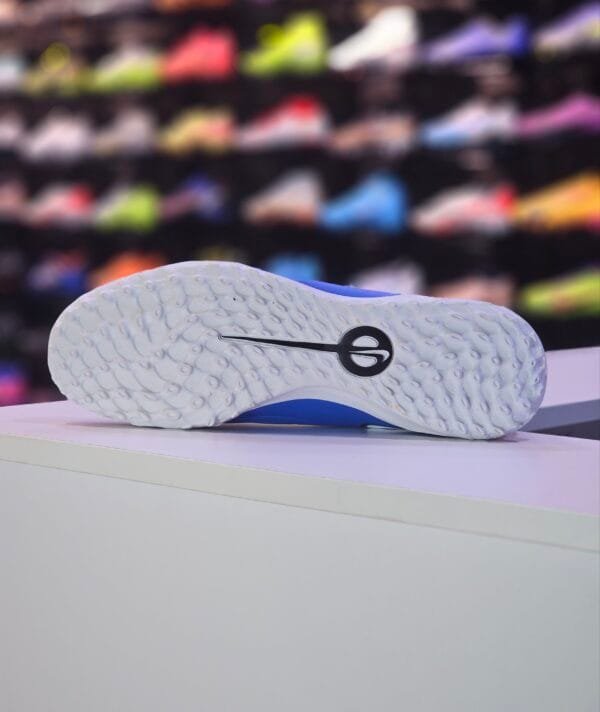 NIKE TIEMPO LEGEND 10 CLUB TF - Image 4