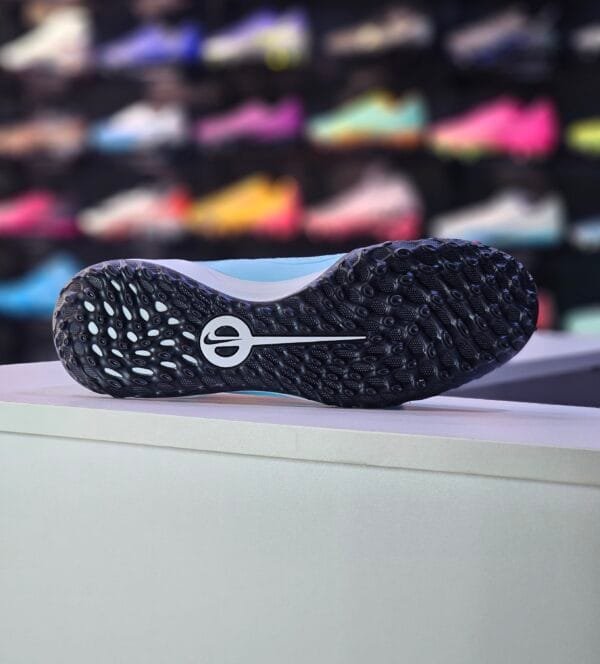 NIKE TIEMPO LEGEND 10 ACADEMY TF - Image 4